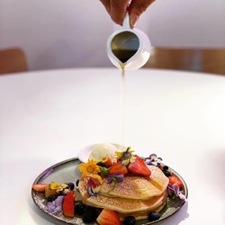 Pancakes with Maple Syrup & Vanilla Cream image