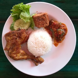 Set Ayam Goreng (Less Spicy) image